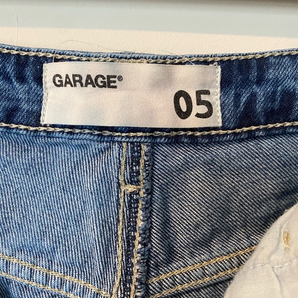Garage Distressed Jean Shorts Size 5 - Picture 2 of 3